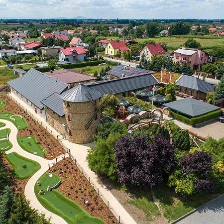 Karczma Michelle Hotel Jankowice  Kültér fotó
