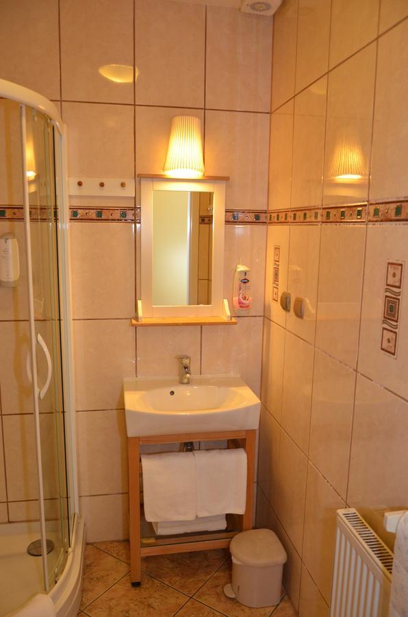 Karczma Michelle Hotel Jankowice  Kültér fotó
